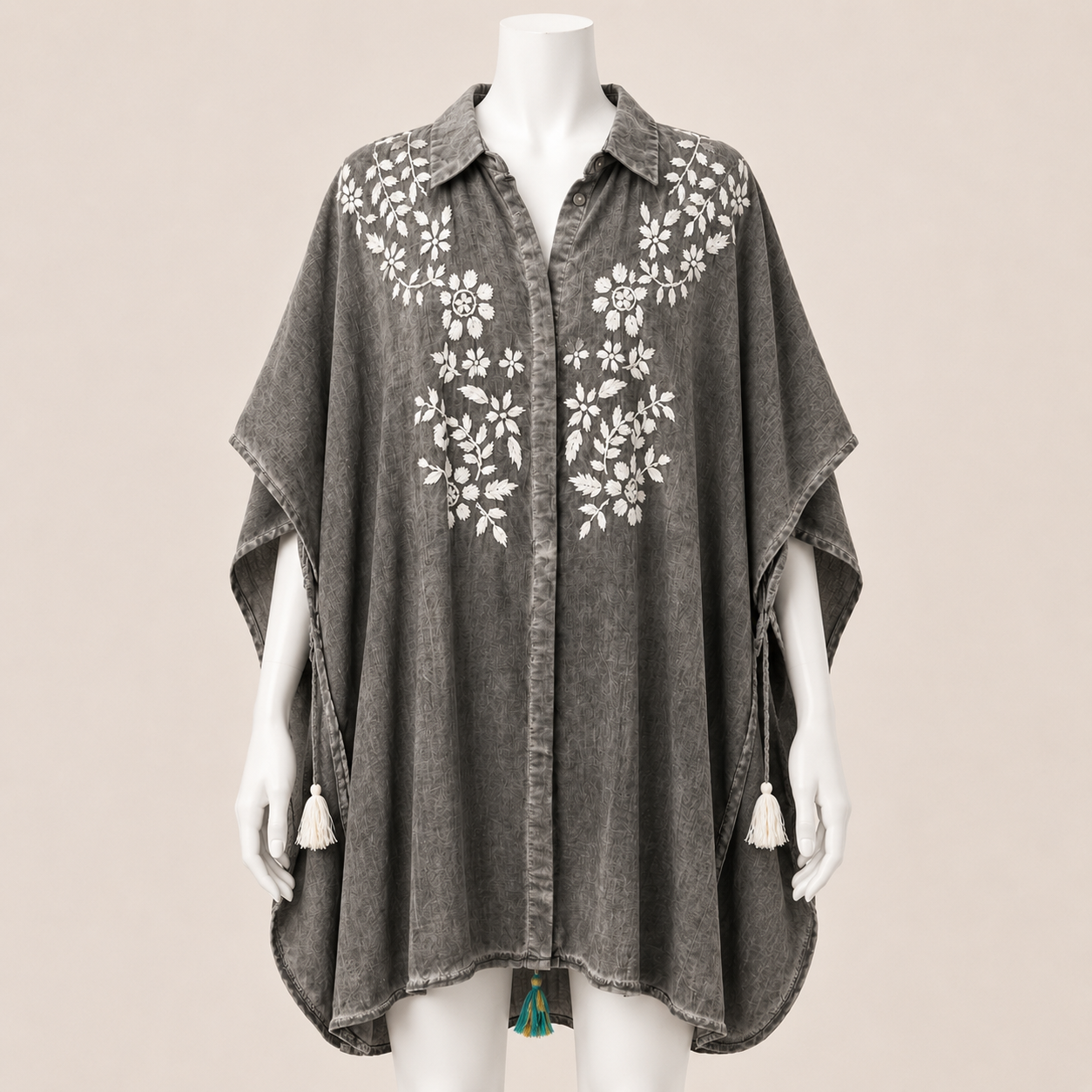زهور Embroidered بونشو